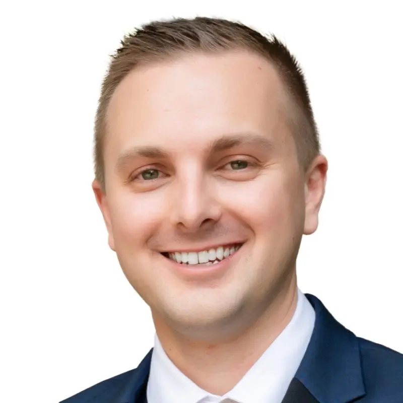Headshot of faculty member Alex Clementoni